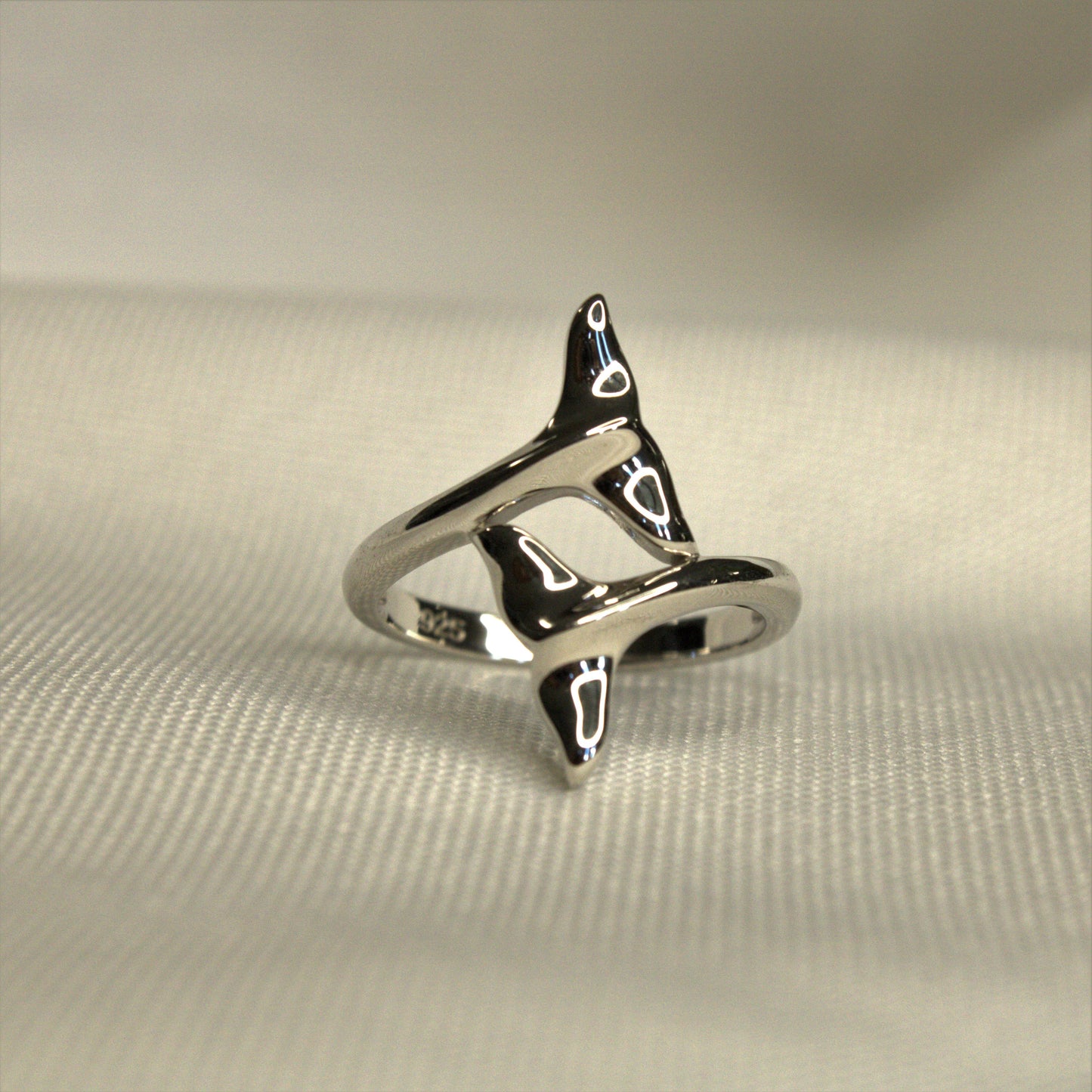 Double Fin Ring