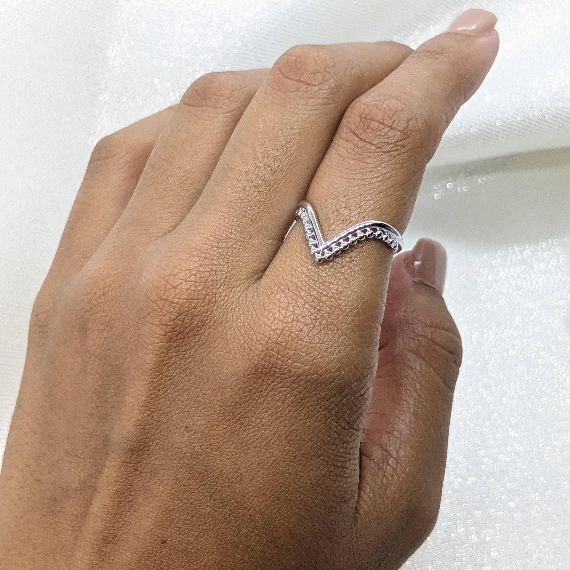 "V" Shape Ring - Mio Plata